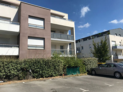 AUX PORTES DE VANNES 1er ETAGE APPARTEMENT T2