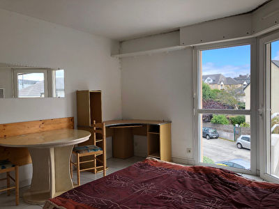 Vannes quartier gare / centre ville - ascenseur - parking - cave - balcon