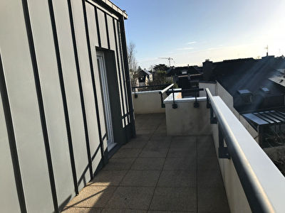 AUX PORTES DE VANNES DERNIER ETAGE AVEC ASCENSEUR