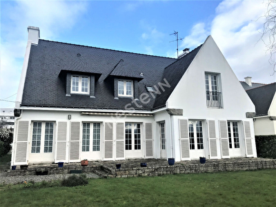 Maison familiale - 7 chambres dont deux au rez de chaussee - aux portes de Vannes, commerces a pied
