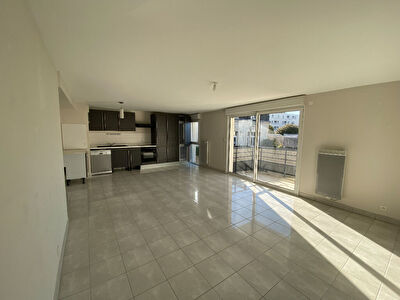 Appartement avec balcon expose sud - deux chambres - place de parking