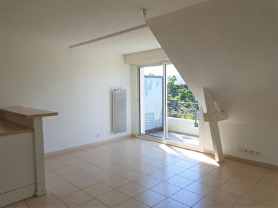 SENE POULFANC PROCHE VANNES - APPARTEMENT UNE CHAMBRE - BALCON - ASCENSEUR - PLACE DE PARKING