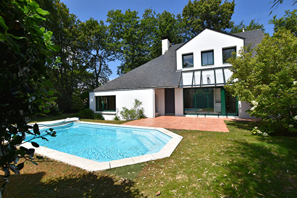 Maison a Arradon de 158m2 avec 4 chambres et un bureau - Au calme d'une impasse avec vie de plain pied