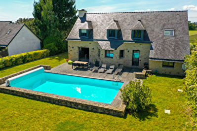 La plage a pied - Propriete en pierre sur 1300 m2 de terrain clos avec piscine