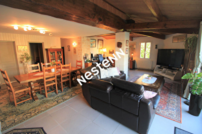 Chatelaillon Plage : Corps de ferme de 168 m2 + chai de 150 m2 a amenager
