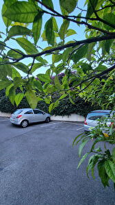 RARE VALROSE! - Dans residence fermee - Place de parking privative