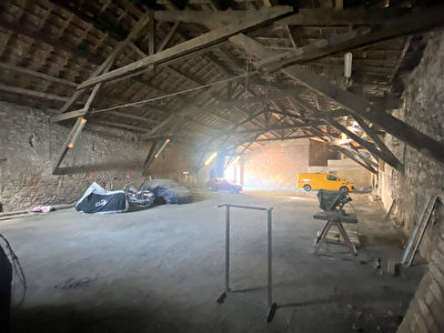 HANGAR - GRANGE 20 MIN ORANGE