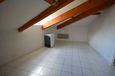 STUDIO DERNIER ETAGE RIQUIER