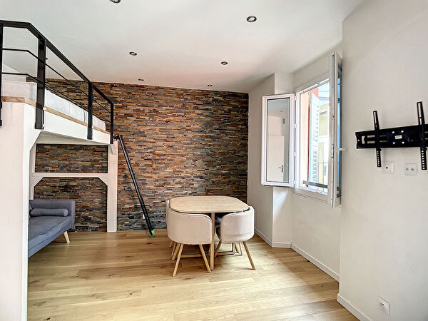 Studio dernier etage au Port