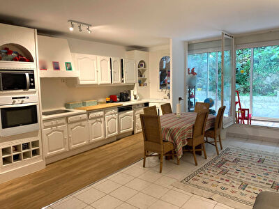 Appartement 4 pieces 90m2 a Beausoleil - exterieur 33m2 - box - cave