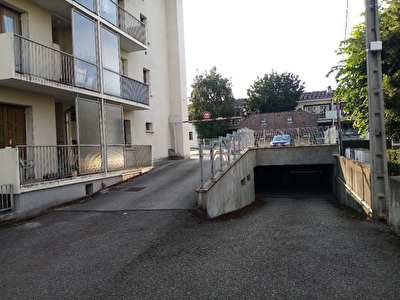 ANNECY - RUE DU BEL AIR - GARAGE EN SOUS-SOL