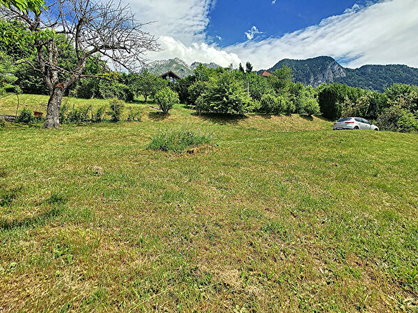 TALLOIRES MONTMIN // TERRAIN A VENDRE - SUPERFICIE DE 484 M2 - EXPOSITION PLEIN SUD