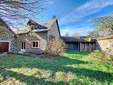 A renover ! Maison avec jardin privatif de 100 m2 situee en centre-ville de Chalonnes sur Loire