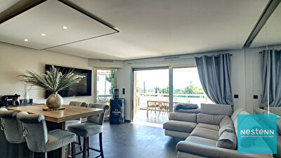 Tres bel Appartement Le Cannet 3 pieces renove avec terrasse vue mer et garage.