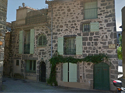 AGDE; Maison de village avec terrasse