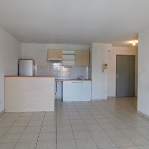 Agde, appartement T3 60 m2 proche commerces