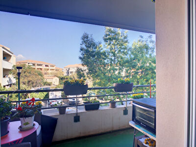 A vendre a AGDE T2 46 m2 et deux places de parking.