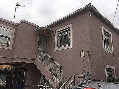 Agde villa composee de 2 appartements T3 /T4 avec jardin et dependance
