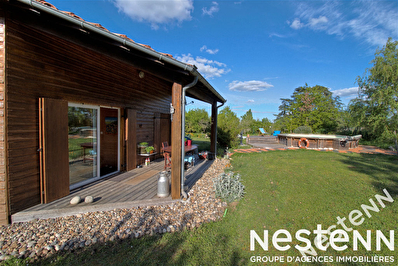 Maison en bois avec piscine