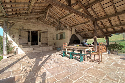 COLAYRAC ST CIRQ - Maison en pierre de caractere avec 4 chambres, dependances et piscine.