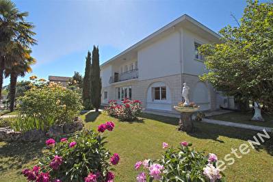 COLAYRAC - Maison 8 pieces de 260 m2 habitables sur un terrain de 630 m2