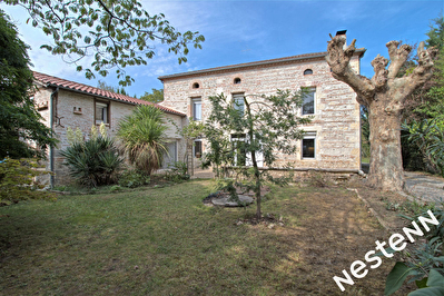 Colayrac Saint Cirq - Maison en pierre 5 chambres avec piscine et garage.