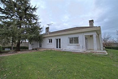 LA CROIX BLANCHE - Maison 4 chambres avec piscine, hangar sur un terrain de 22700 m2.