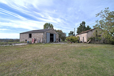 La Croix Blanche - Maison + Grange sur un terrain de 2700 m2 avec vue plein Sud.