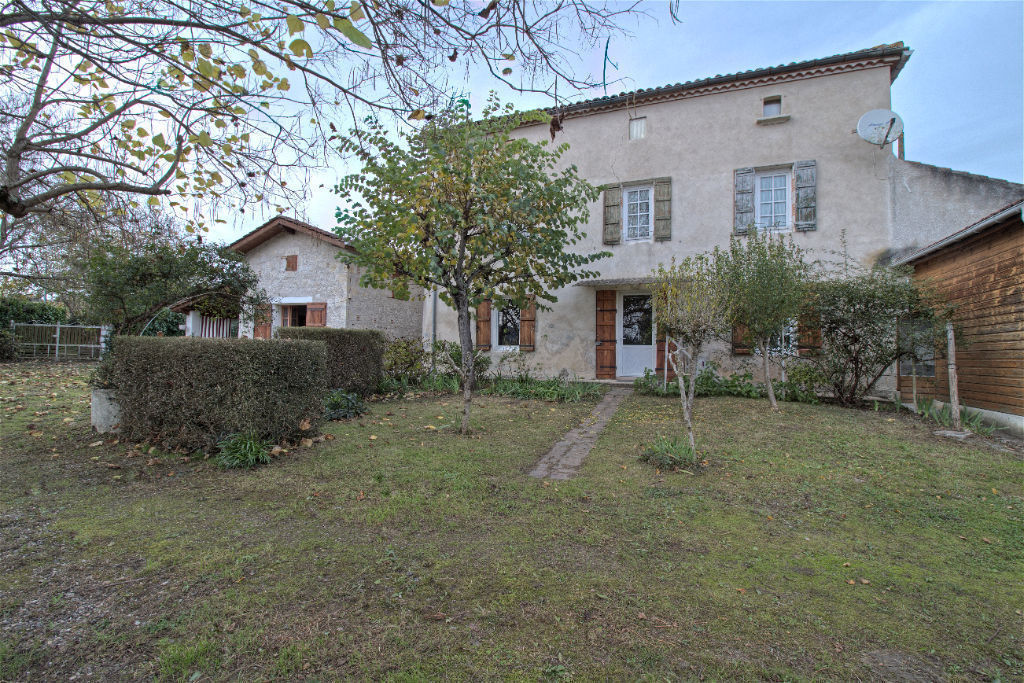 ST PIERRE DE CLAIRAC Maison en pierre de 160 m2 et dependances sur 7000m2 de terrain.