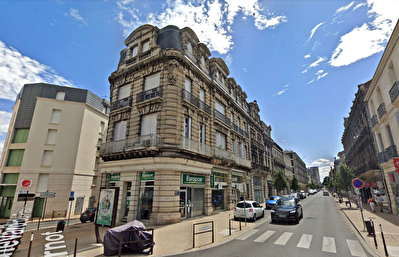 AGEN Centre - A Vendre - Appartement traversant de type 6 au dernier etage avec ascenseur