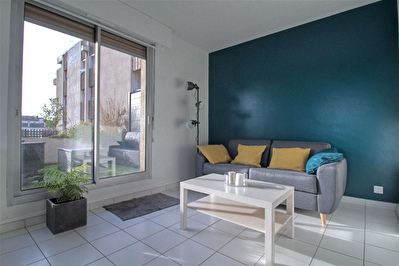 AGEN QUARTIER PREFECTURE - Studio meuble avec terrasse et balcon.