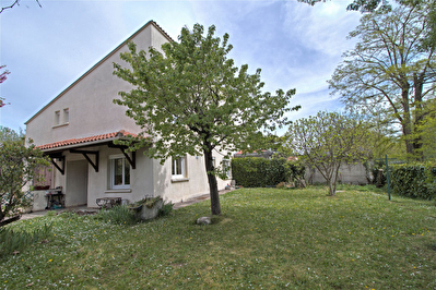 A Vendre - Agen - Maison 4 chambres avec garage et jardin.