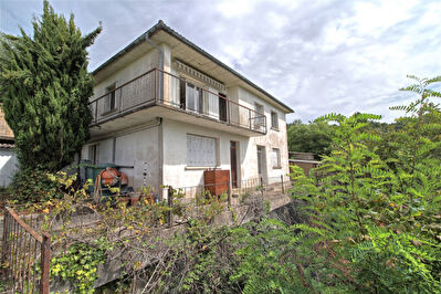 BON ENCONTRE - Maison de 6 pieces principales sur 1600 m2.