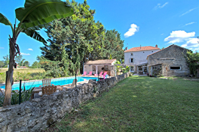A VENDRE - COLAYRAC ST CIRQ - Maison 4 chambres avec piscine et poolhouse sur un terrain de 1840m2.