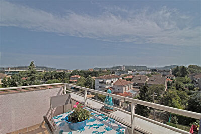 A VENDRE - AGEN - Appartement 4 pieces avec balcon, garage et parking.