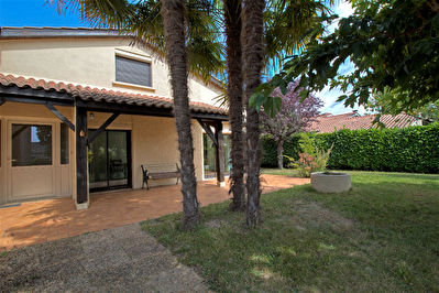 BRAX - Maison de 6 pieces sur un terrain de 750 m2 clos.