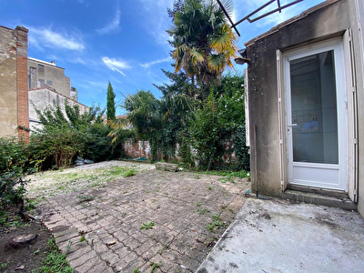 AGEN CENTRE QUARTIER SEMBEL : Maison en pierre 5 chambres avec cave et jardin a renover.