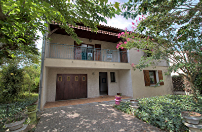 Maison a vendre Agen - 3 chambres, garage et jardin.