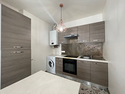 A LOUER - AGEN CENTRE - Appartement T2 de 55m2 habitables avec cuisine equipee.