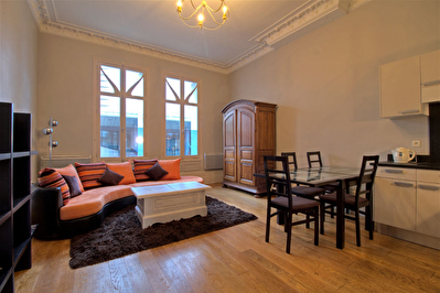 A LOUER - AGEN CENTRE - Appartement meuble de 3 pieces