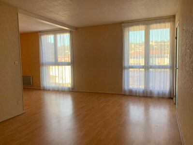 A LOUER - HYPER CENTRE - Appartement T2 bis avec balcon + cave