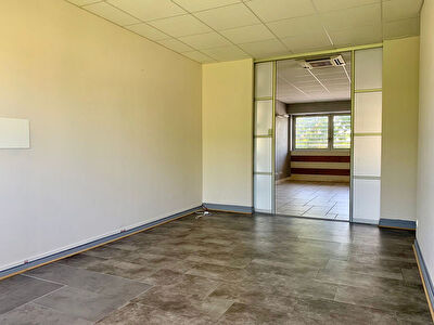 A louer - Agen - Local professionnel de 66m2 avec parking