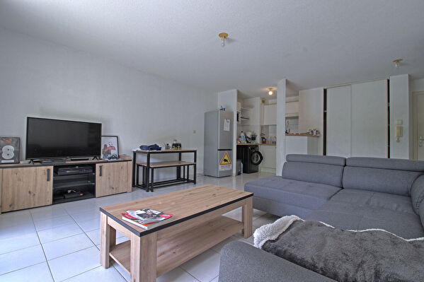 AGEN - Appartement 2 pieces meuble de 44 m2 avec terrasse, jardin et parking.