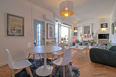 AGEN CENTRE - Appartement T4 traversant de caractere climatise de 85 m2 avec ascenseur et terrasse.