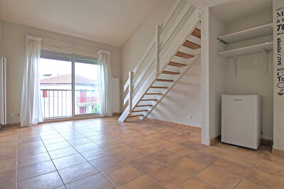 AGEN Quartier Michelet - Appartement Type 2 en duplex avec garage et ascenseur.
