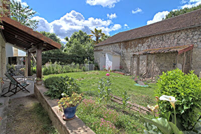 A 20 km d'AGEN - Maison de village en pierre de 107m2 habitables avec jardin