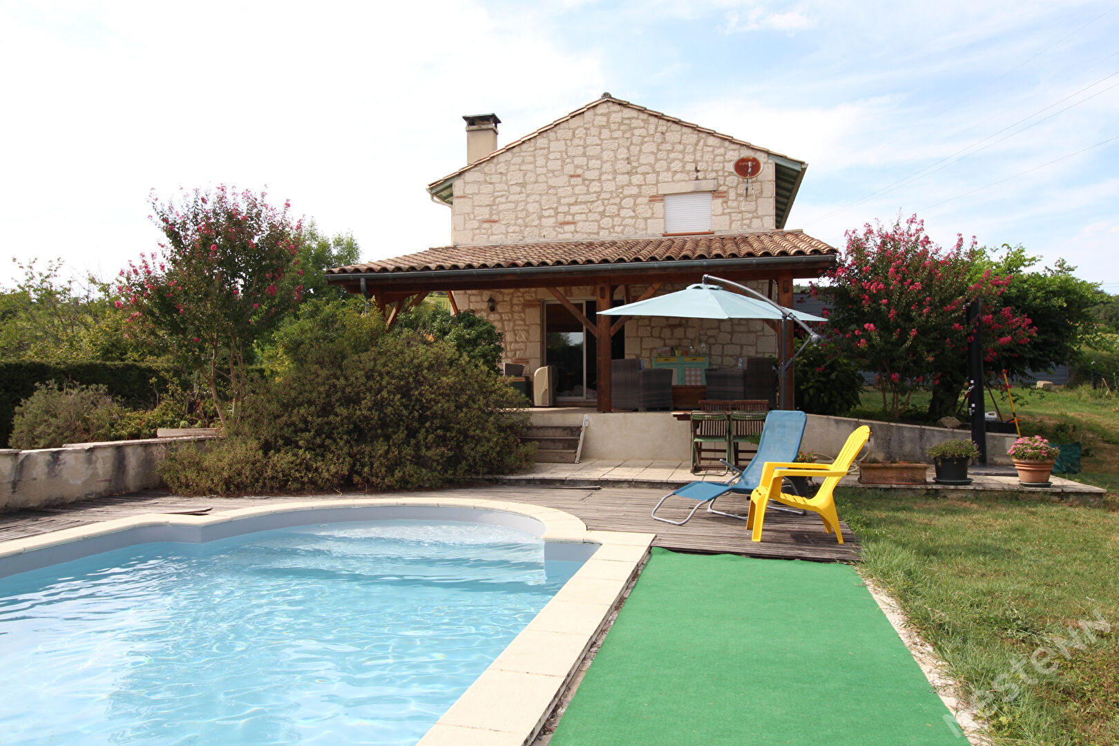 Saint Pierre de Clairac a 10 km d'Agen Maison 3 chambres avec garage, piscine et jardin de 1300m2.