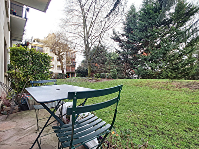 Vente appartement 3 pieces de 66m2 a Bourg La Reine avec un exterieur, un parking, deux caves, proche RER