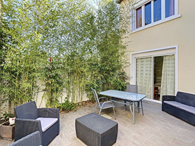 Maison moderne de 150m2 entierement renovee en 2013, proche centre-ville d'Antony, 6 pieces, jardin, patio et terrasses