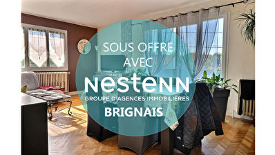 Saint-Genis-Laval, grande maison sur 2 niveaux, avec 5 chambres.